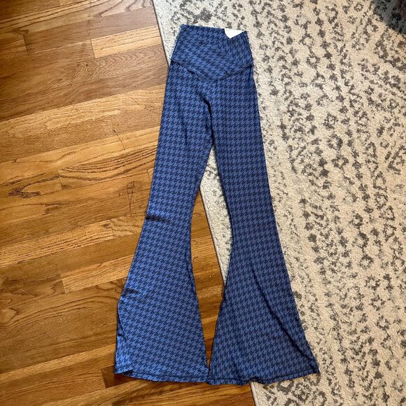 AERIE NWOT Offline High Waisted Super Flare Leggings | XS blue houndstooth - Picture 1 of 8